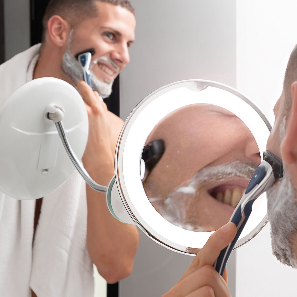 LED magnifying mirror with Flexible Arm and Suction Pad Mizoom InnovaGoods